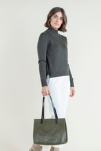 Load image into Gallery viewer, STRAPPY DAYBAG