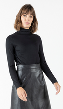Load image into Gallery viewer, MAJESTIC METALLIC TURTLENECK