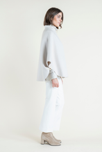 Load image into Gallery viewer, CERA CONVERTIBLE CAPE
