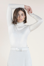 Load image into Gallery viewer, MAJESTIC METALLIC TURTLENECK
