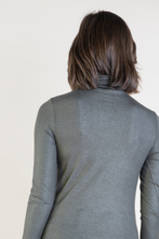 Load image into Gallery viewer, MAJESTIC METALLIC TURTLENECK
