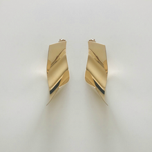 Load image into Gallery viewer, TESSA EARRINGS
