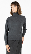 Load image into Gallery viewer, BREGANZE SWEATER
